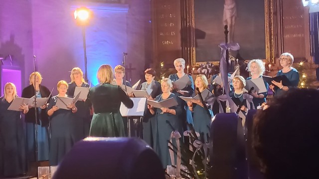 Ezeres pagasta sieviešu koris "Kaprīze"